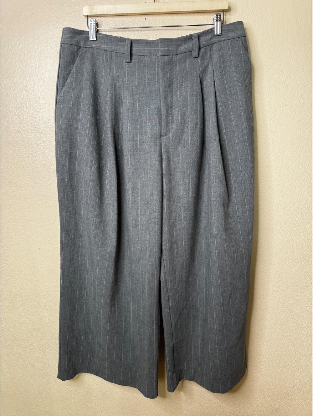 Maeve Anthropologie XL Gray Pinstripe Cropped Wide Leg Pleated Pants
